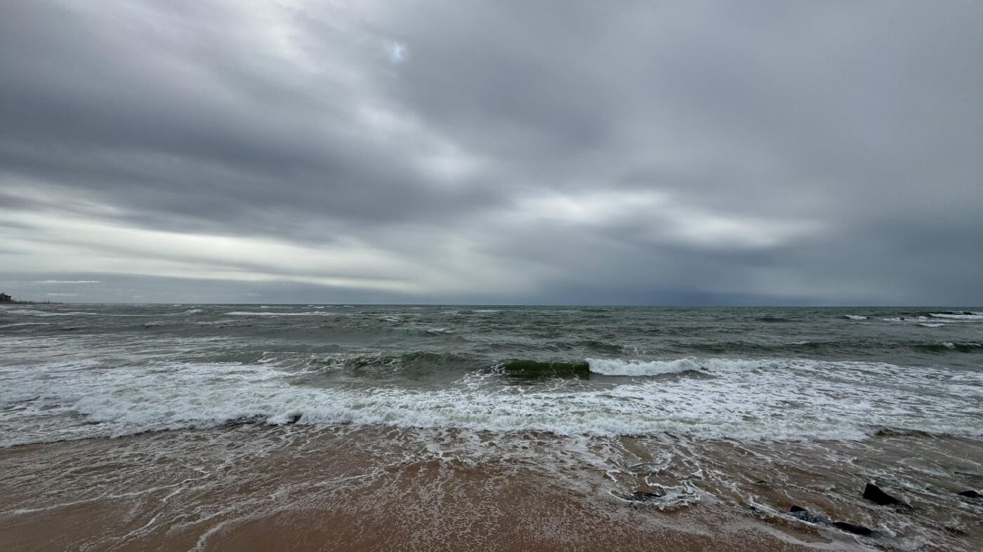 Litoral da Bahia terá tempo instável e ventos intensificados neste fim de semana; veja previsão