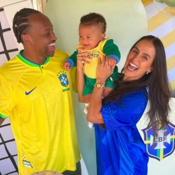 No clima da Copa, Bento, filho de Thiaguinho e Carol Peixinho, comemora mesversário: ‘Presente especial’