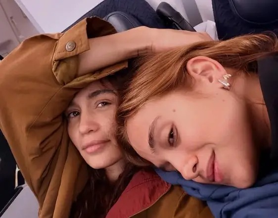 Quem é Emilie Rey, produtora apontada como novo affair de Nanda Costa