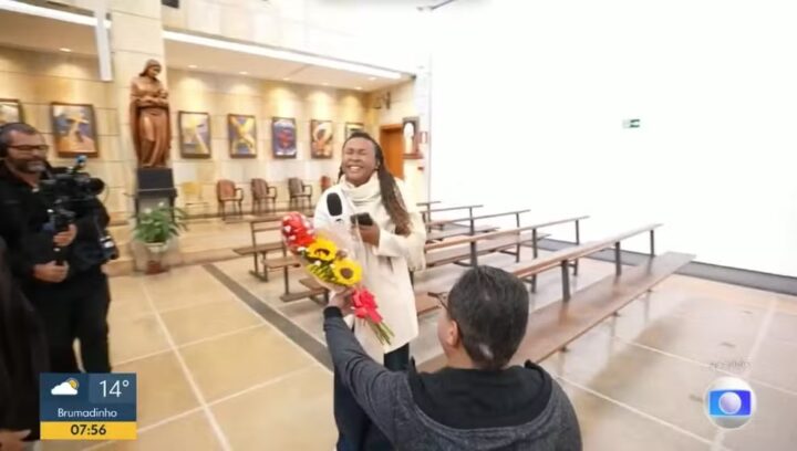 Repórter da TV Globo é pedida em casamento ao vivo durante entrada no Bom Dia Minas