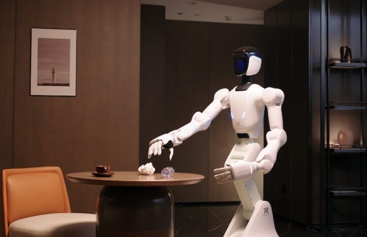 Rose, dos Jetsons, já é real? Robôs com IA começam a trabalhar em casas na China