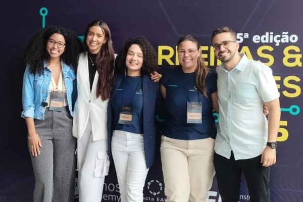Ex-alunos da Ufba criam programa de apoio financeiro e mentoria para estudantes em vulnerabilidade