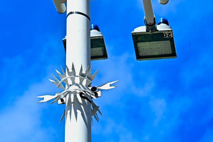 Salvador reforça proteção de postes após série de furtos de luminárias na Garibaldi