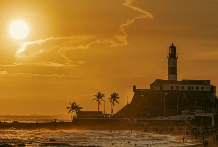 Salvador lidera projeto global com inteligência artificial para mapear riscos de calor extremo