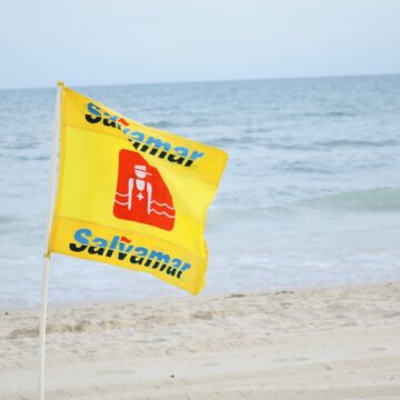 Salvamar alerta para risco no banho de mar com previsão de ventos fortes e chuva em Salvador