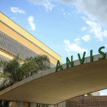 Anvisa manda recolher antibiótico após identificar fragmento de vidro em frasco; saiba lote