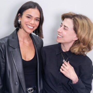 Bruna Marquezine prestigia espetáculo de Fernanda Torres e posa nos bastidores