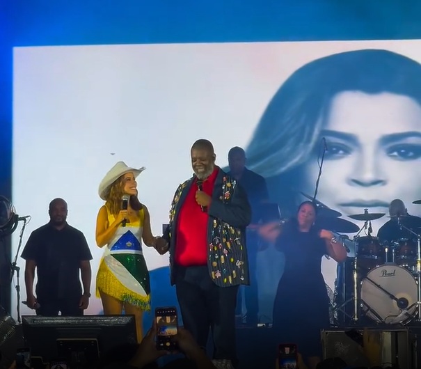Péricles e Thaynara OG fazem homenagem a Preta Gil no São João da Thay