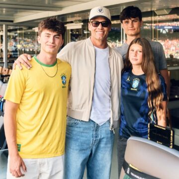 Tom Brady abre álbum no primeiro jogo do Brasil na Copa e altura dos filhos impressiona