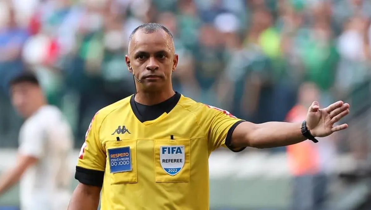 Trio de arbitragem brasileiro é escalado para apitar abertura da Copa do Mundo 2026