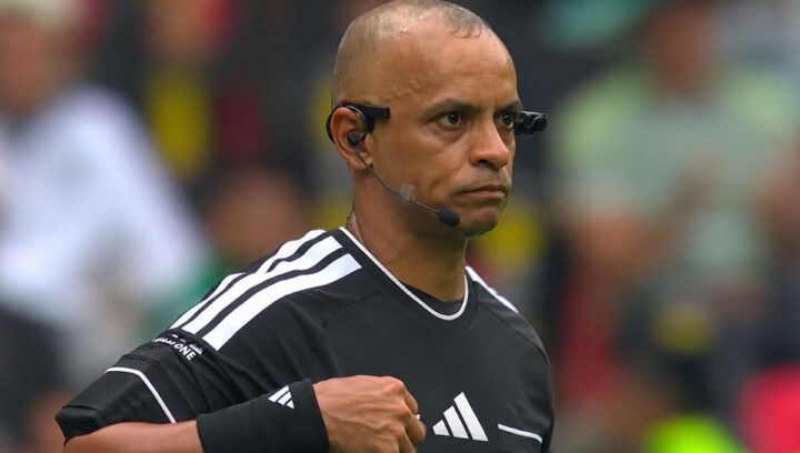 Wilton Pereira Sampaio é protagonista na abertura da Copa do Mundo com ‘hat-trick’ de cartões vermelhos