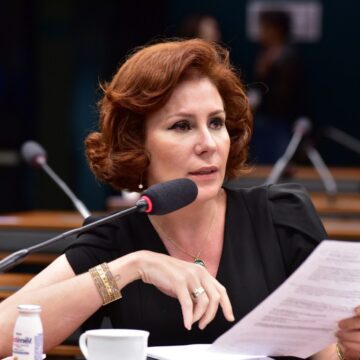 AGU envia à Itália defesa de extradição de Carla Zambelli
