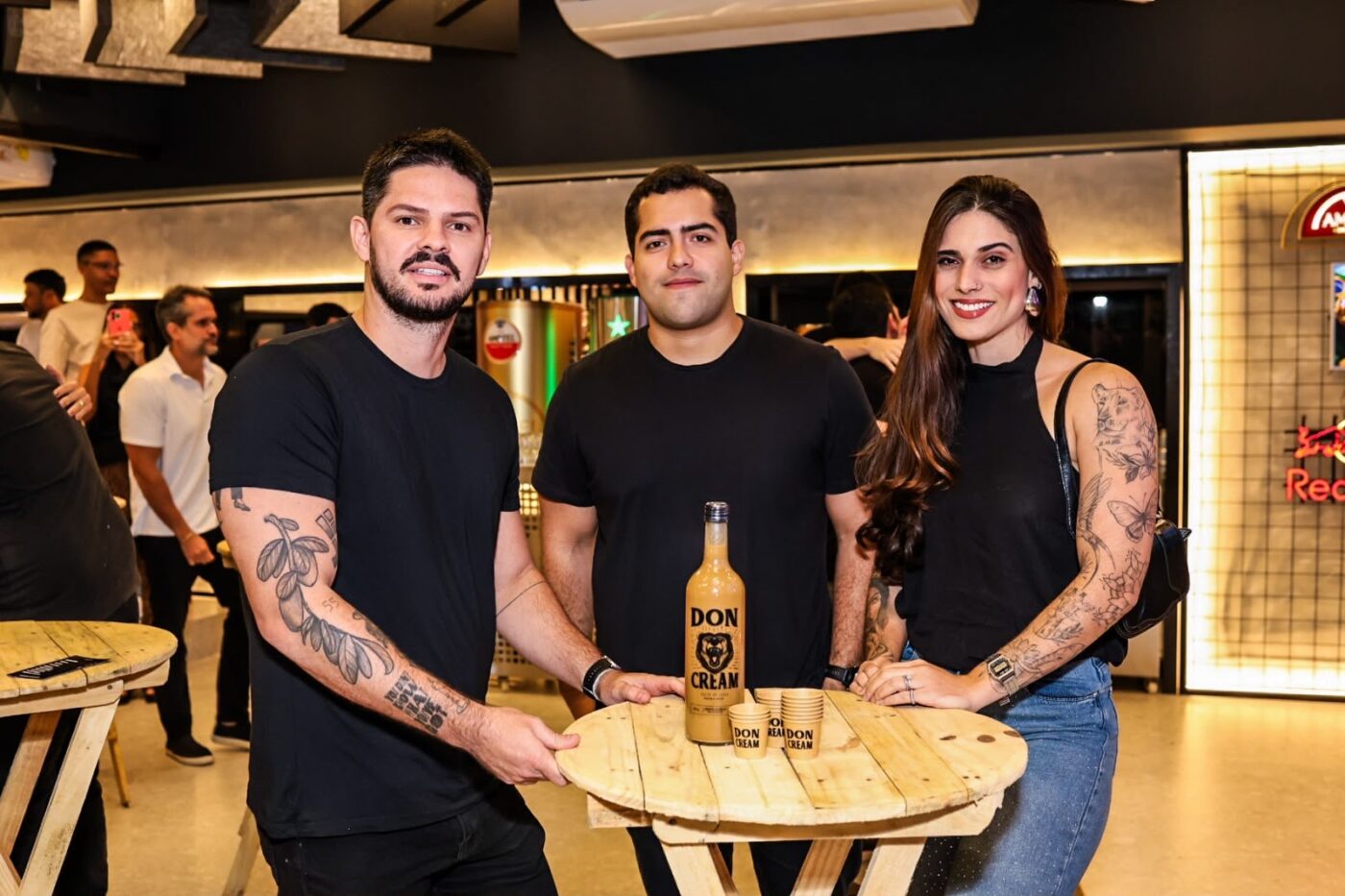 Luciano Alves, Lucas Rocha e Vanessa Orleans
