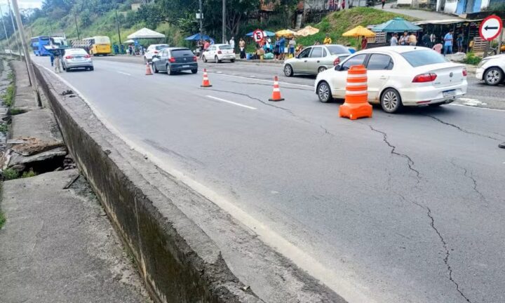 BR-324: cratera provoca nova interdição no sentido Feira de Santana