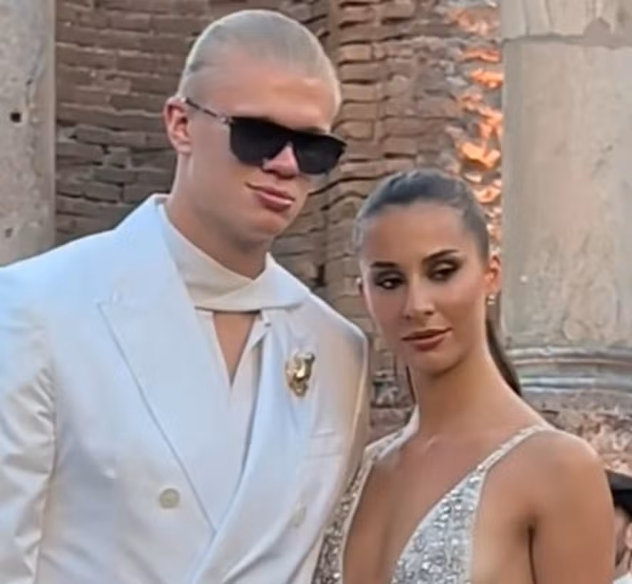 Haaland troca gramados pela alta-costura e prestigia desfile da Dolce & Gabbana na Itália