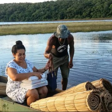 Baiana transforma saberes ancestrais em livro e cria projeto que valoriza a culinária do sul da Bahia