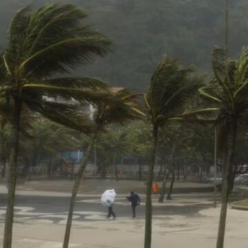 Prefeito do Rio diz que ventos superaram previsão; ex-atacante do Botafogo está entre as vítimas