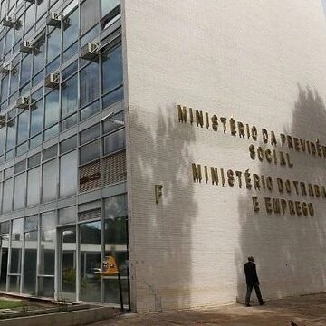Governo oficializa novas regras para trabalho em feriados no comércio; entenda o que muda