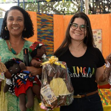 Escola promove oficina gratuita de bonecas pretas em Salvador
