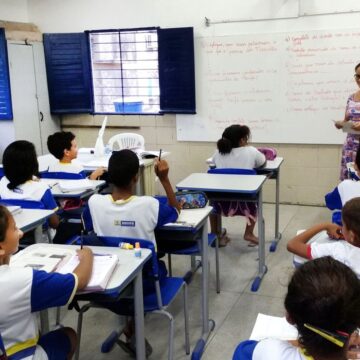 Inscrições para concurso da Educação de Salvador seguem abertas até 7 de agosto; salários chegam a R$ 6,1 mil