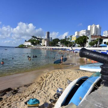 Porto da Barra terá câmeras inteligentes para proteger banhistas e combater infrações no mar