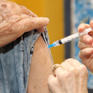 Frente fria: Anvisa aprova nova vacina contra gripe com 73% de eficácia; saiba quem poderá receber