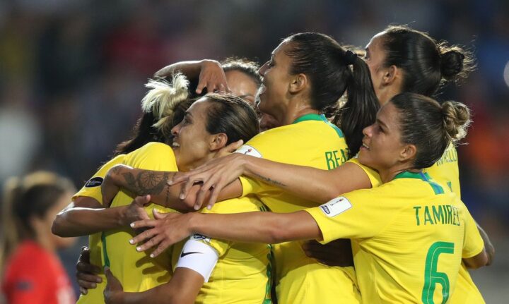 Fifa abre inscrições para voluntários da Copa do Mundo Feminina 2027; saiba como participar