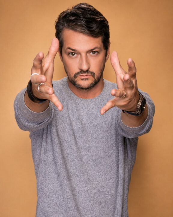Marcelo Serrado desabafa sobre crises de pânico e prepara documentário e livro sobre saúde mental