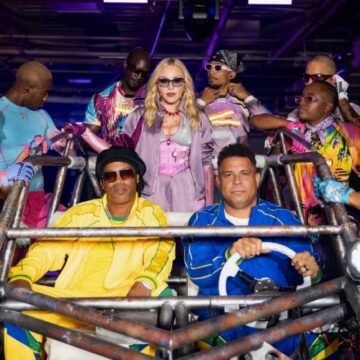 Madonna compartilha fotos inéditas da final da Copa ao lado de Ronaldo e Ronaldinho