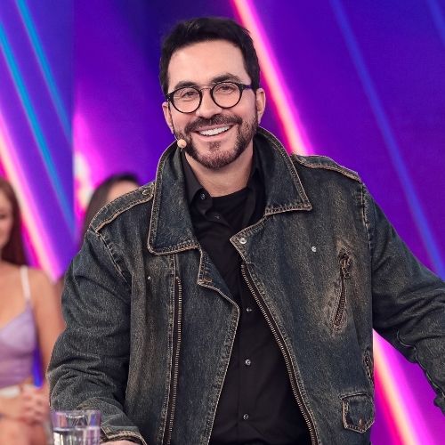 Padre Fábio de Melo emociona plateia ao doar prêmio conquistado no SBT para idosa