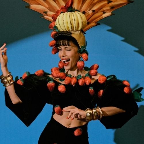 Visual de Anitta em Equilibrium II como Carmen Miranda esconde homenagem especial; veja qual