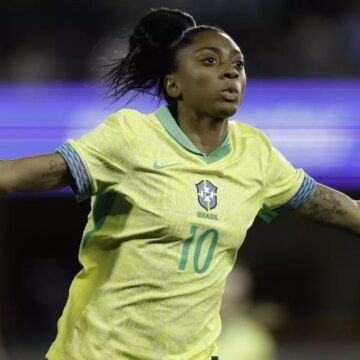 Kerolin faz história em transferência para o Barcelona, mas valor é 25 vezes menor que o dos astros do Brasileirão