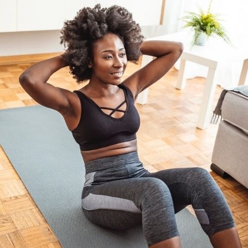 Fazer abdominal todos os dias ajuda a definir a barriga? Entenda o que dizem os especialistas