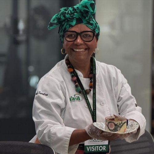 Chef baiana concorre a prêmio nos EUA após transformar culinária brasileira em projeto social