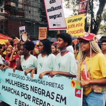 Marcha das Mulheres Negras da Bahia ocupa o Centro de Salvador neste sábado (25)