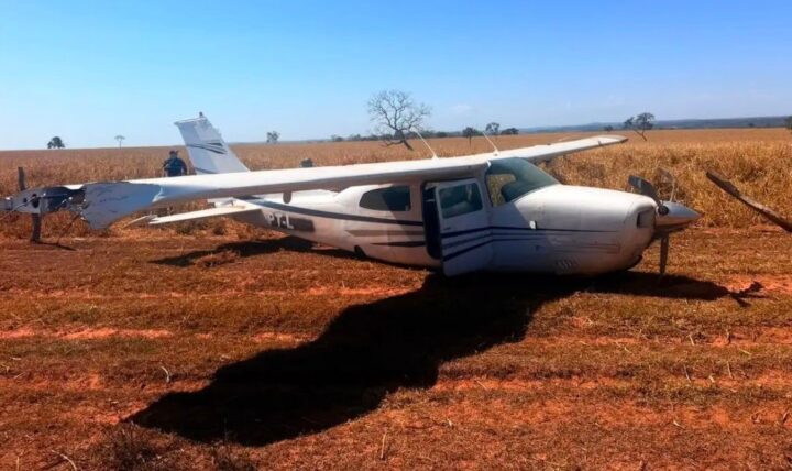 FAB intercepta aeronave suspeita vinda da Bolívia