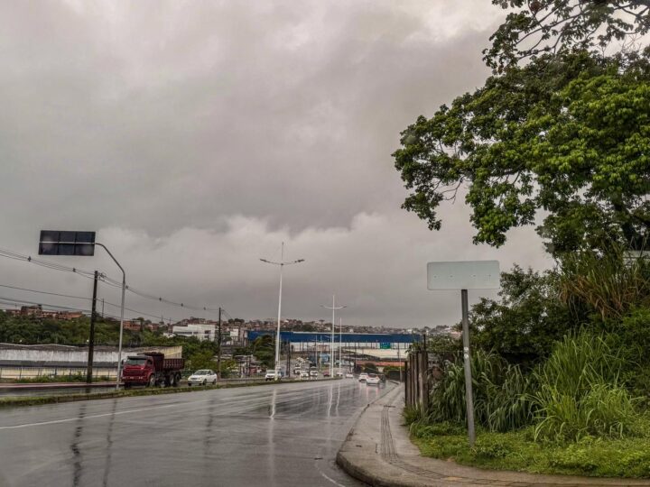 Inmet emite alerta de chuvas para Salvador e outras 24 cidades da Bahia