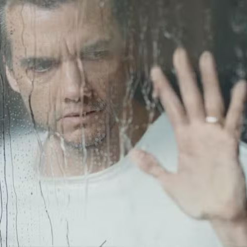 Wagner Moura enfrenta ameaça misteriosa em novo thriller da Netflix