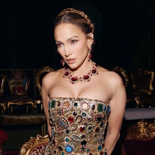 Aos 56 anos, Jennifer Lopez rouba a cena com show surpresa em evento da Dolce & Gabbana na Itália