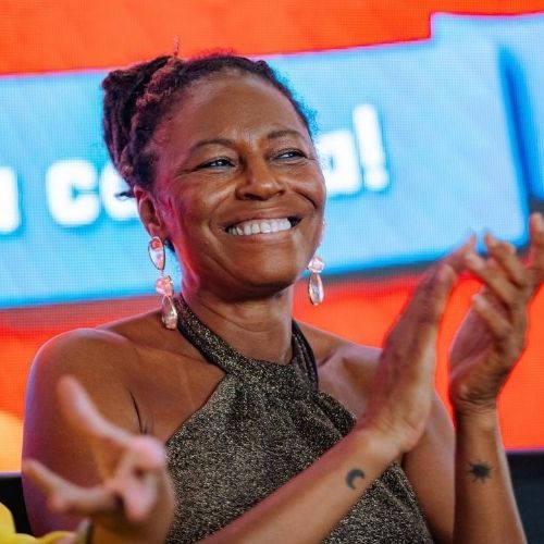 Sucesso nos palcos, ‘Aos 50 – Quem me Aguenta?’ vira livro de Edvana Carvalho