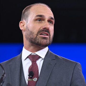 PF demite Eduardo Bolsonaro, que ocupava o cargo de escrivão na instituição desde 2010