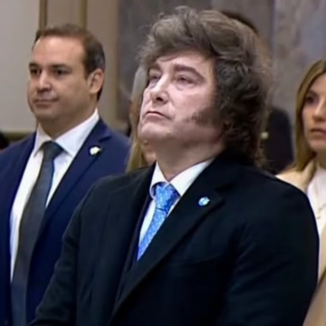 Presidente da Argentina não irá à final da Copa por superstição e revela amuleto da sorte