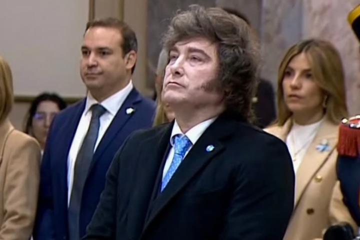 Presidente da Argentina não irá à final da Copa por superstição e revela amuleto da sorte