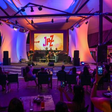 Festival de Jazz em Praia do Forte é adiado e ganha nova data em outubro; veja programação