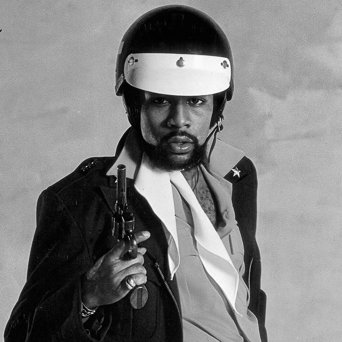 Morre Victor Willis, coautor de ‘YMCA’ e policial do Village People
