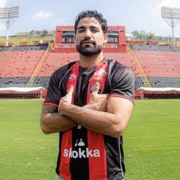 Vitória oficializa contratação do zagueiro argentino Emanuel Brítez