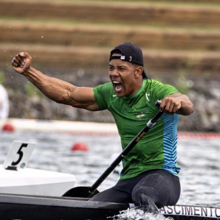 Baiano Gabriel Nascimento conquista ouro histórico na Copa do Mundo de Canoagem