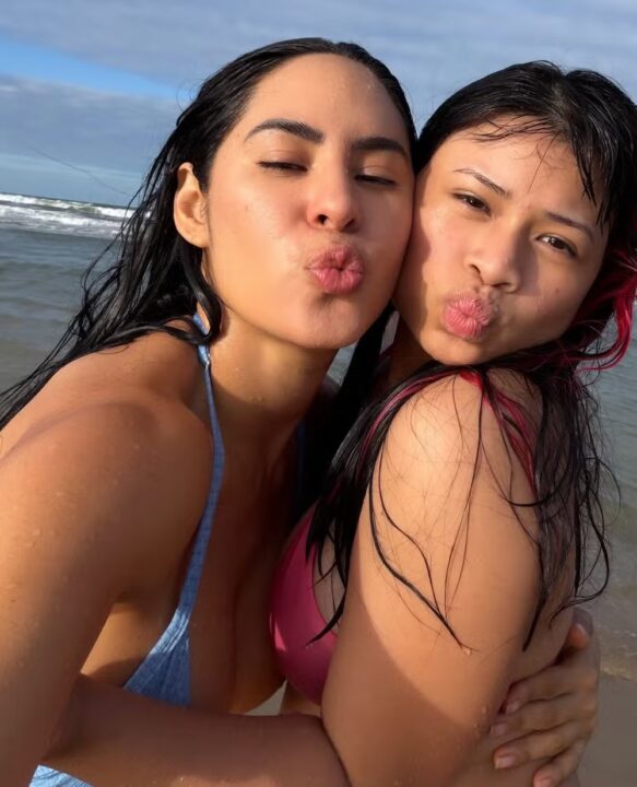 Isabelle Nogueira faz primeira viagem de férias sozinha com a irmã e celebra momento especial