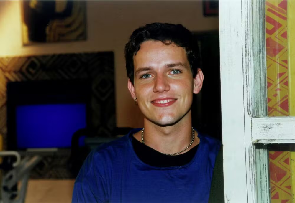 Saiba quem era Edward Boggiss, ator de Sandy & Júnior e Malhação que morreu aos 49 anos