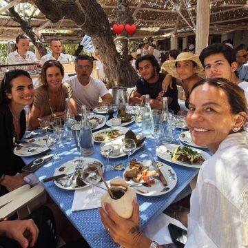 Ivete Sangalo aproveita dias de descanso no sul da França com familiares